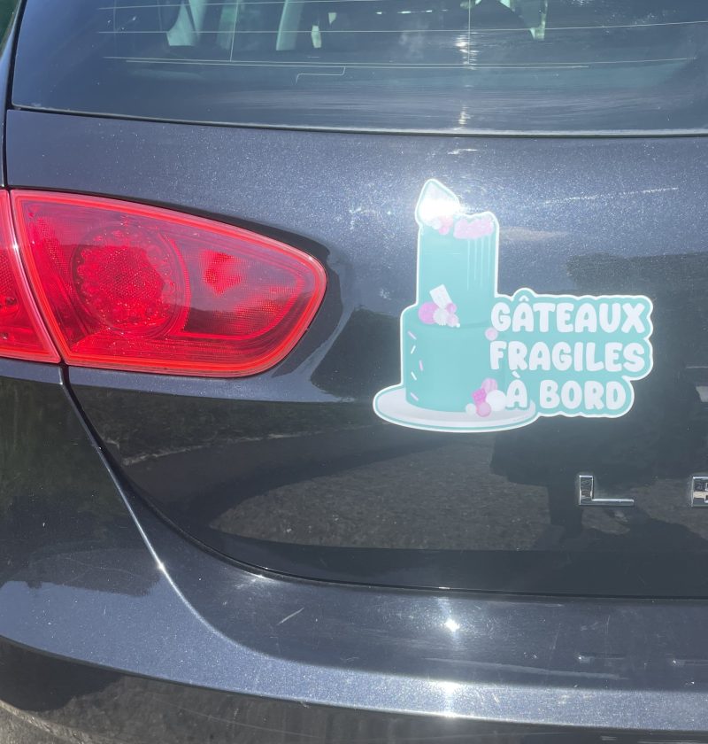 Sticker magnétique voiture - modèle vert gâteaux fragiles