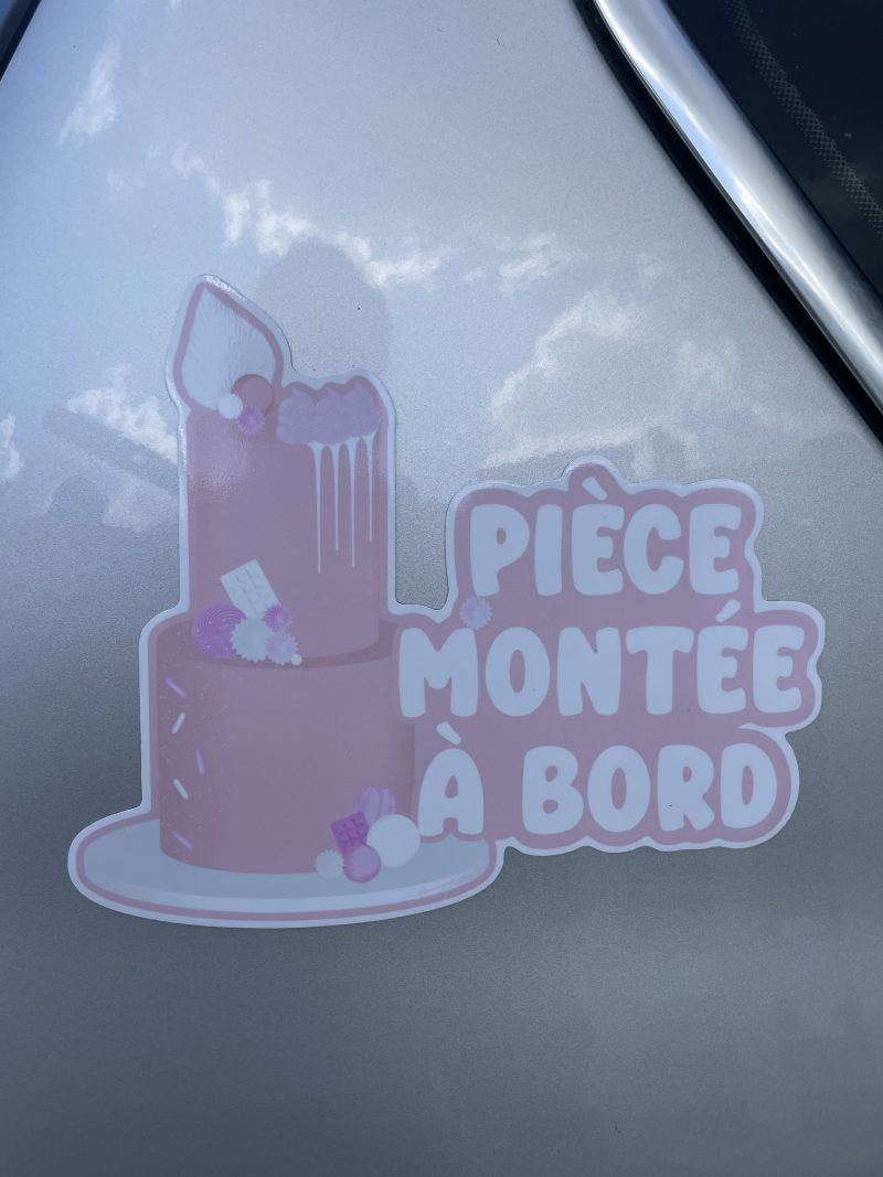 sticker magnétique pièce montée à bord rose